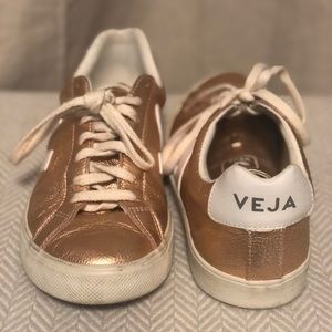Barley worn, Gold, Veja sneakers